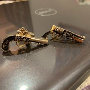 Vintage tie clip and cuff link. Looking to match